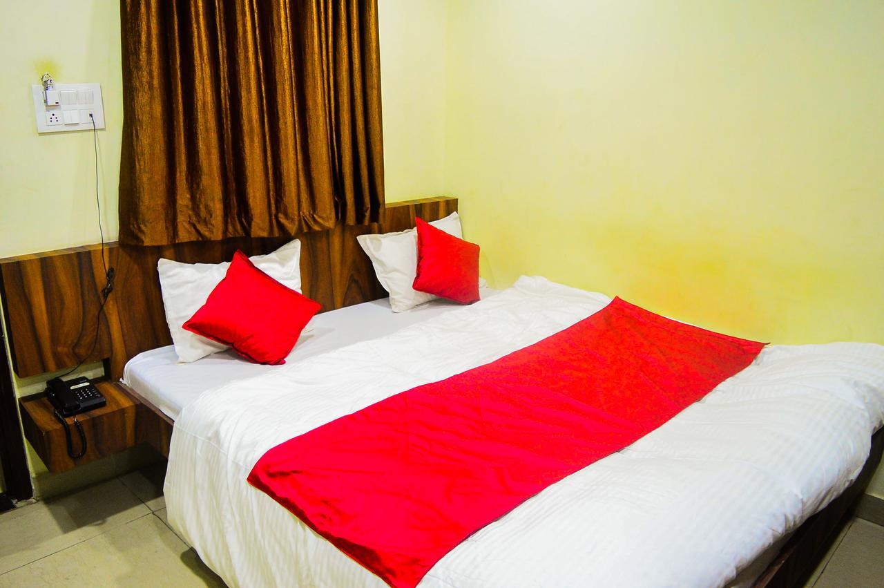 Hotel Kalash Ujjain Buitenkant foto