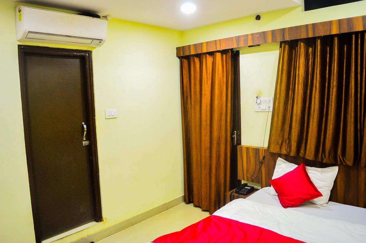 Hotel Kalash Ujjain Buitenkant foto