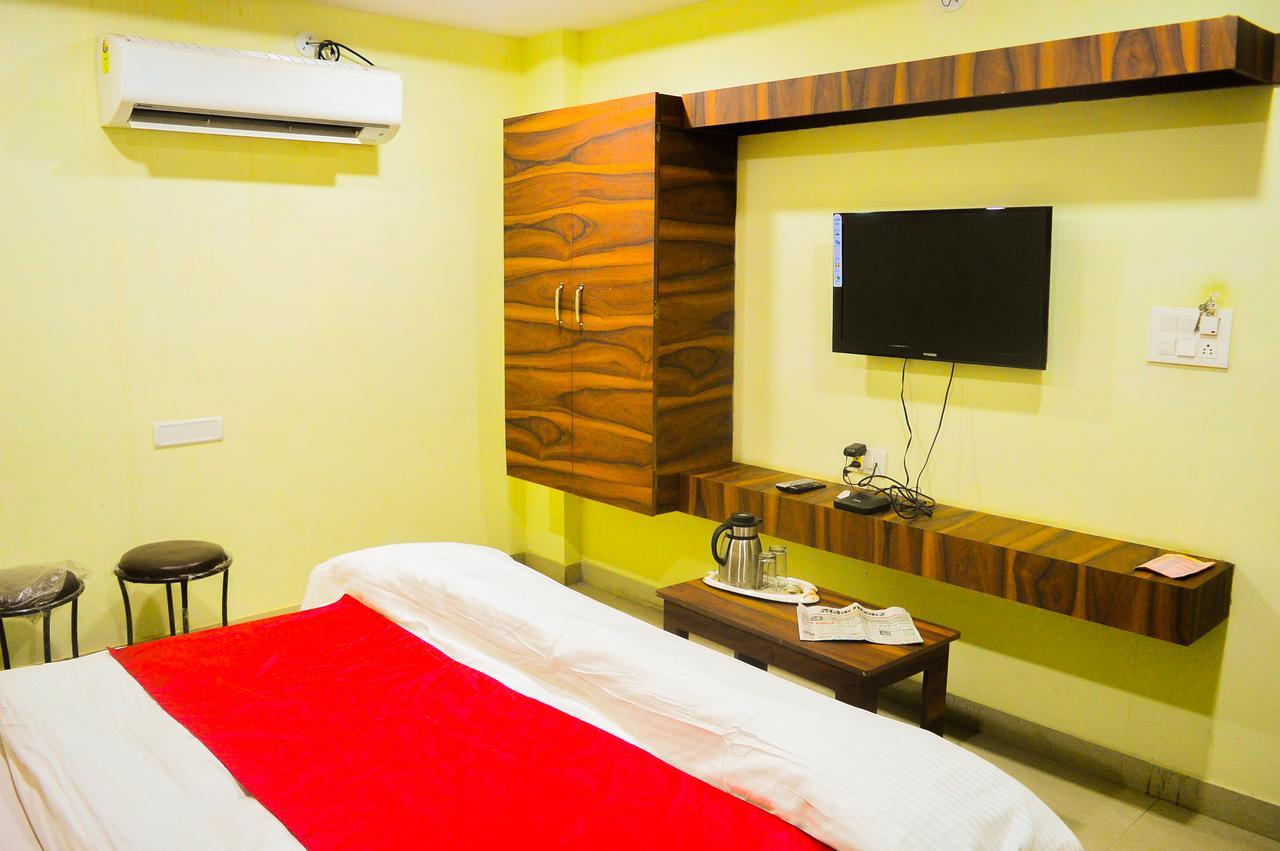 Hotel Kalash Ujjain Buitenkant foto