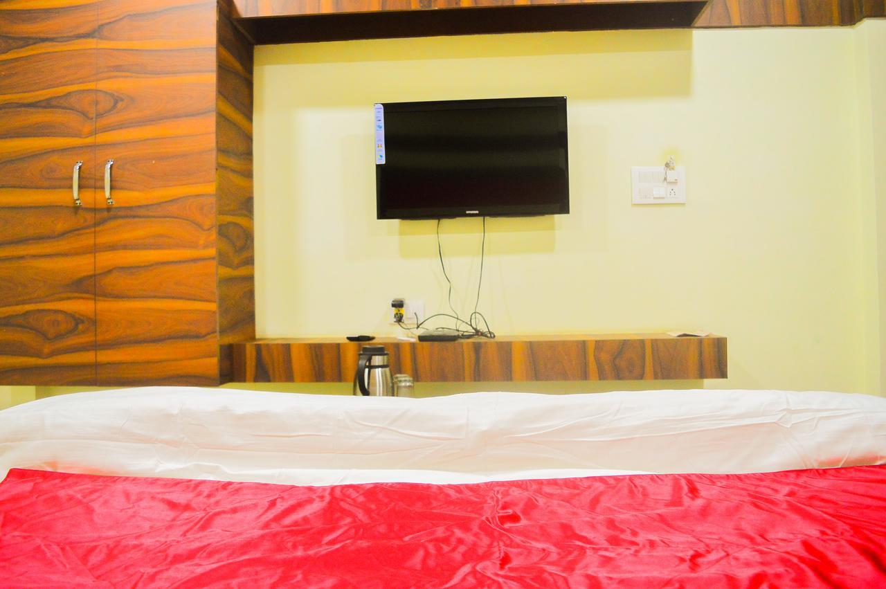 Hotel Kalash Ujjain Buitenkant foto